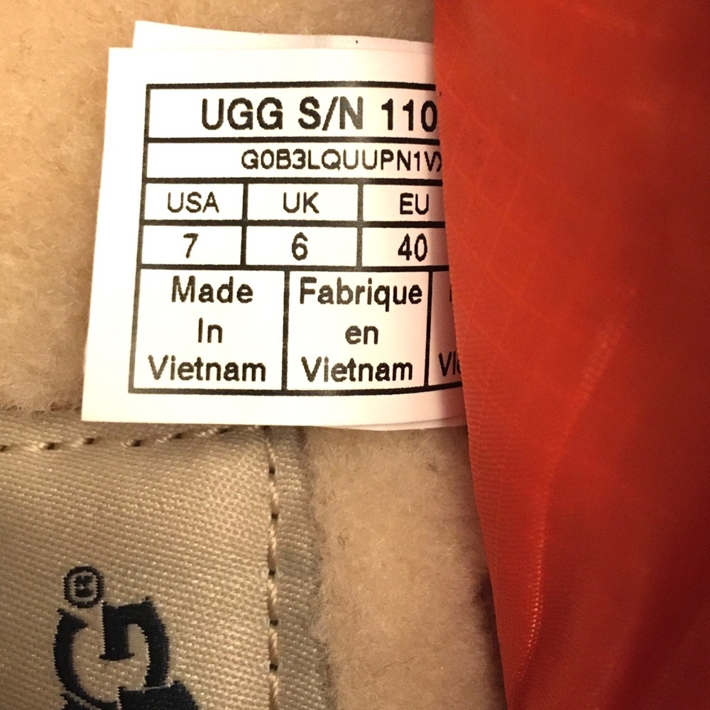 🤍Ugg Shoes - Waterproof Tasmanian Slip-on’s🤍 - Picture 4 of 5